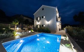 Villa Sun Garden - 4 Star Villa With Heated Swimming Pool, Quiet Bay, Bbq, 50M From The Sea